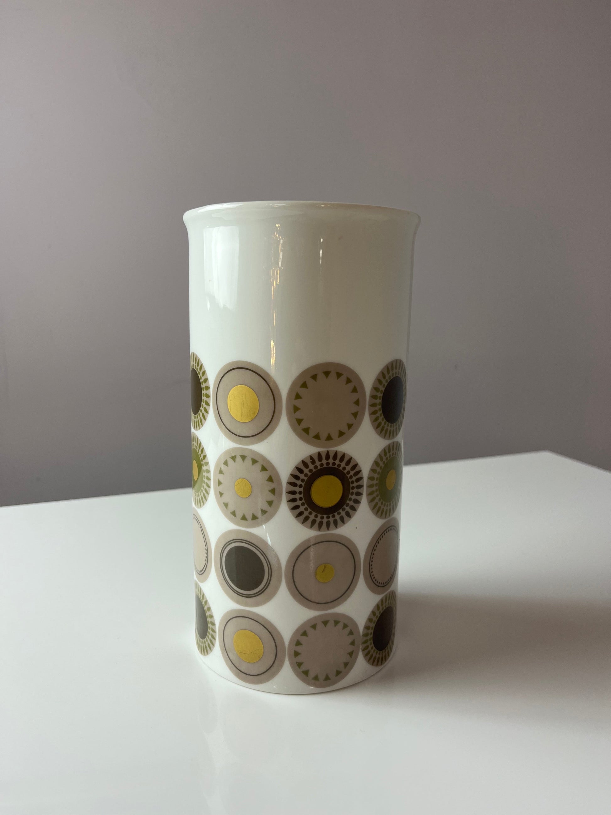 Vase Medaillon weiß Porzellan von Hans Theo Baumann für Thomas