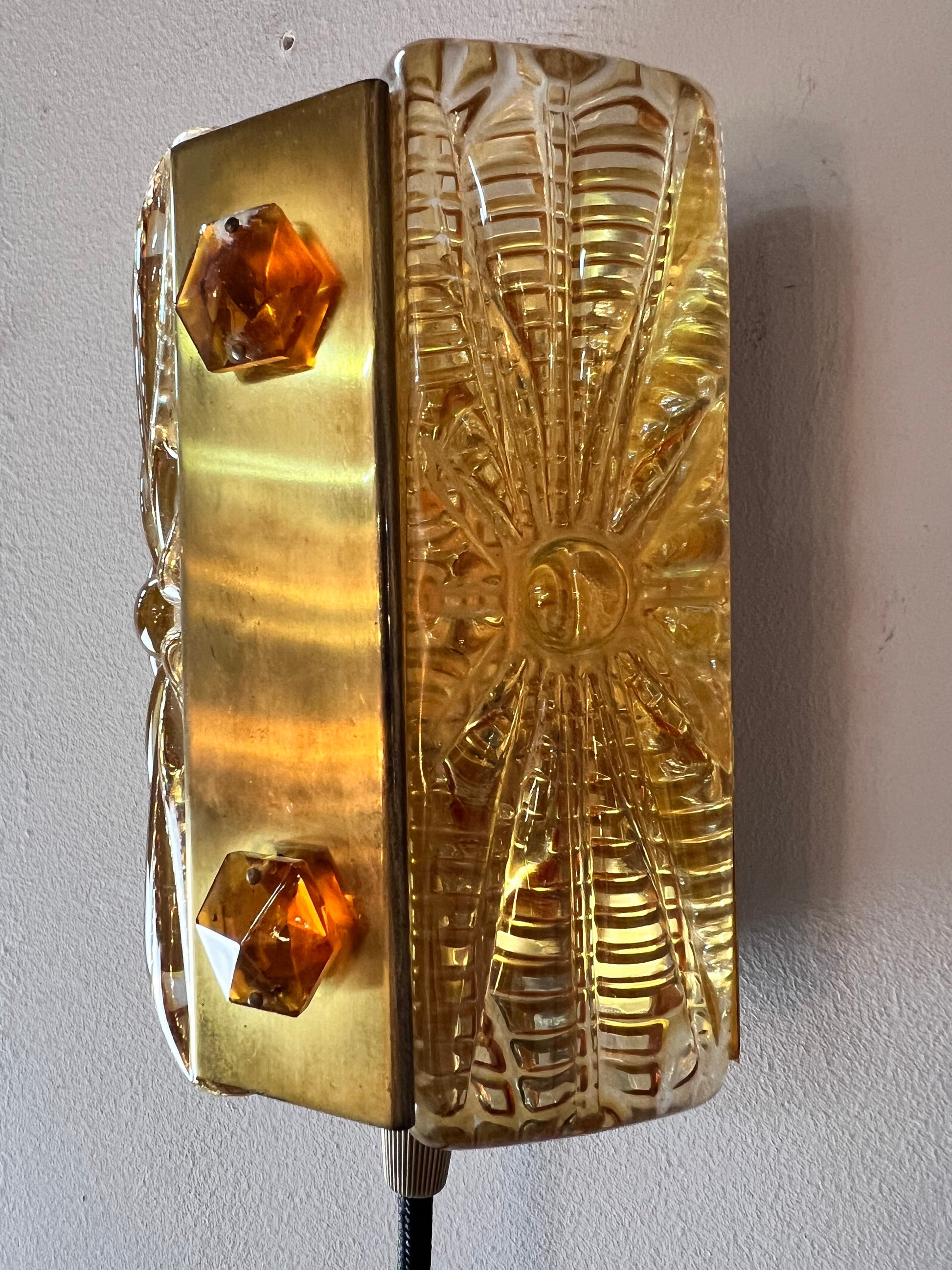 Vintage Wandleuchte Glas Messing von Vitrika