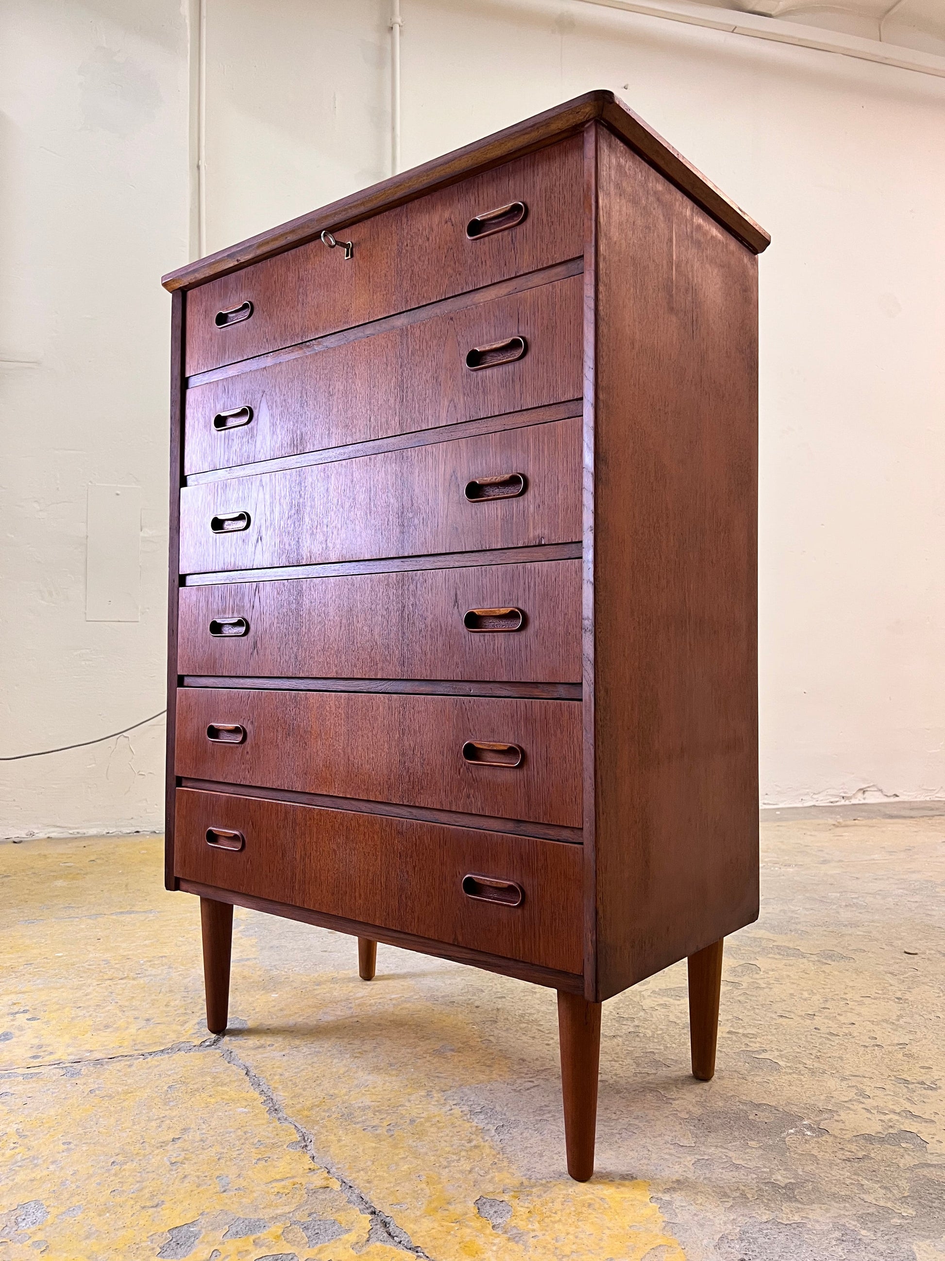 Vintage Kommode Teak mit Schloss aus Dänemark