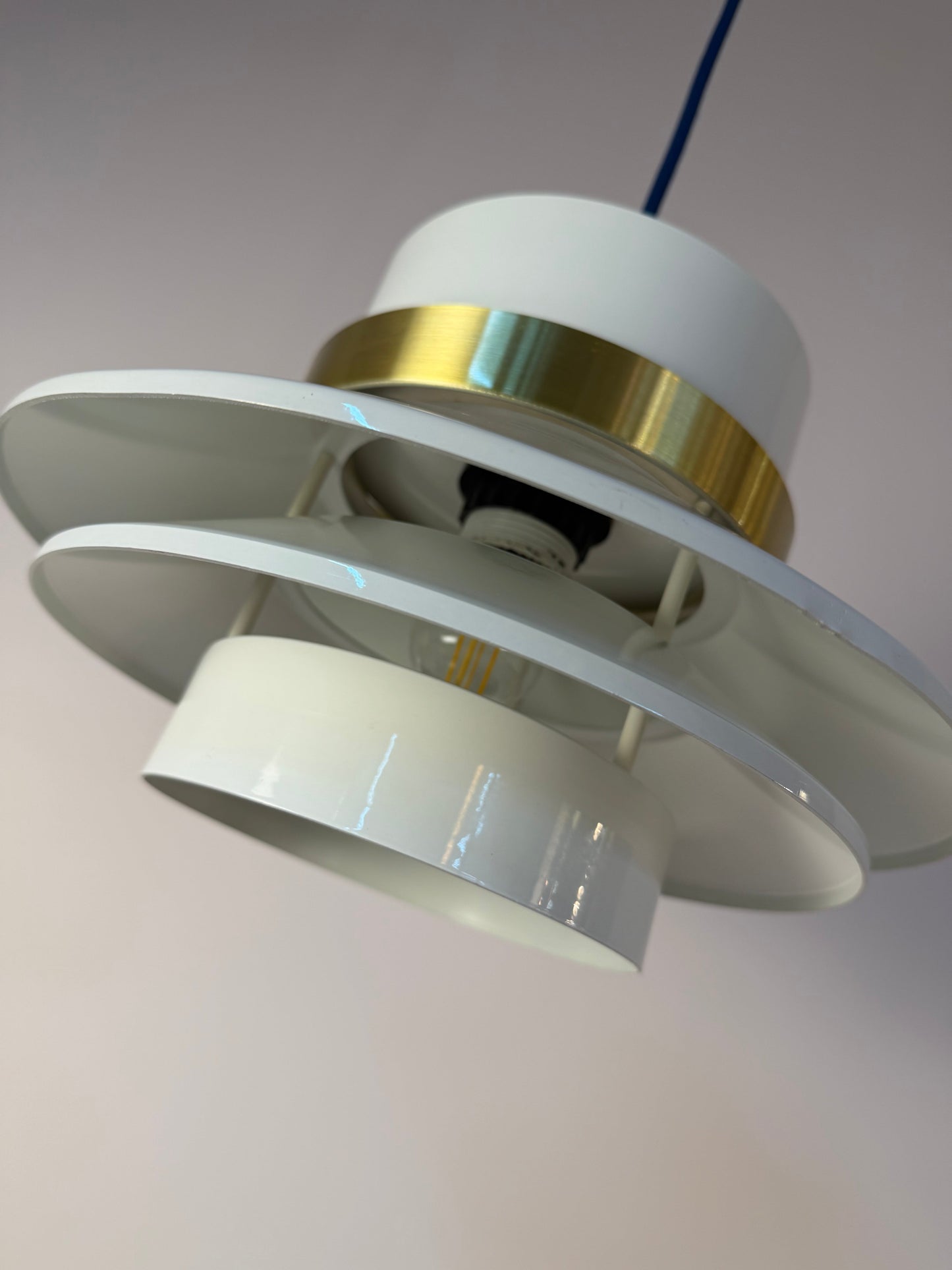 Vintage Lamellenlampe Hochglanz Weiß und Messing, Dänemark