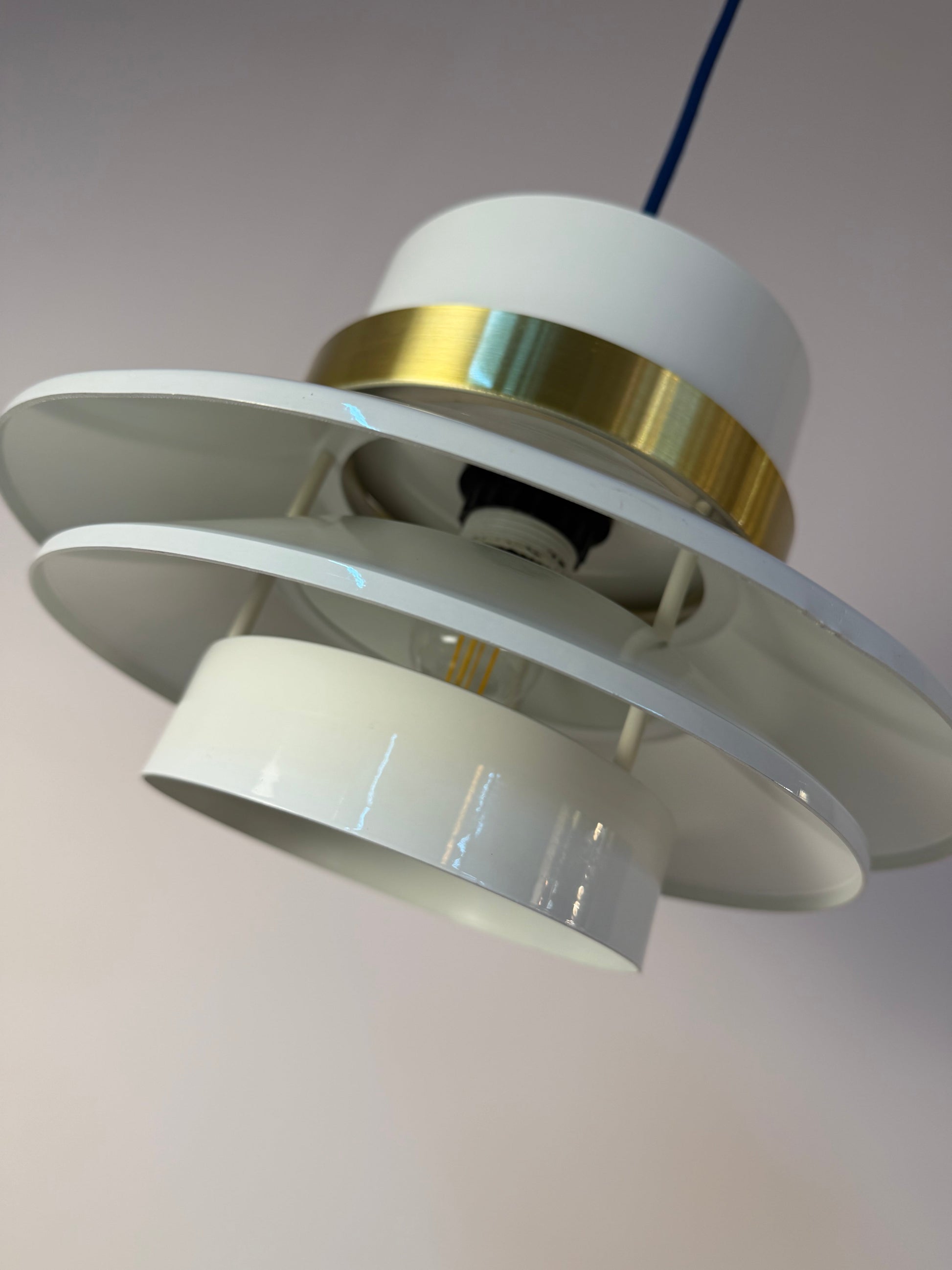 Vintage Lamellenlampe Hochglanz Weiß und Messing, Dänemark
