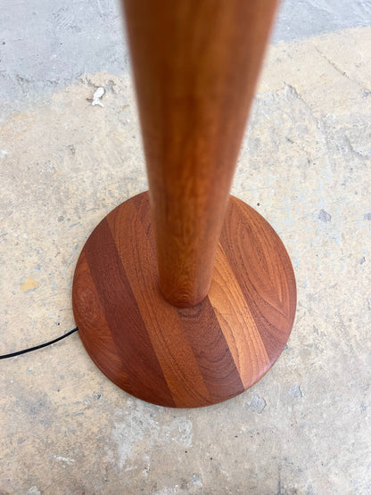 Vintage Stehlampe Teak mit Seidenschirm aus Dänemark