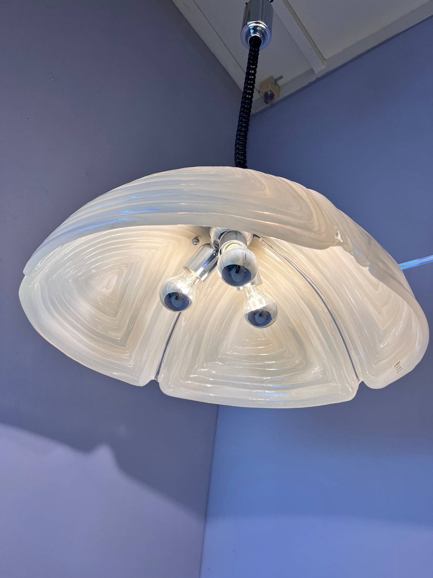 Vintage Hängelampe weiß Glas von Cristallux handgearbeitet