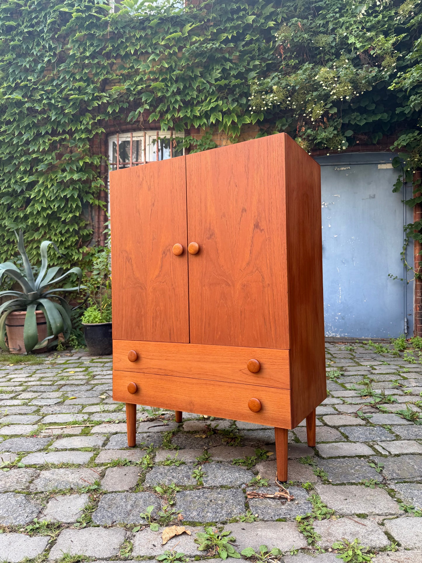 Vintage Kommode Teak mit runden Griffen aus Dänemark