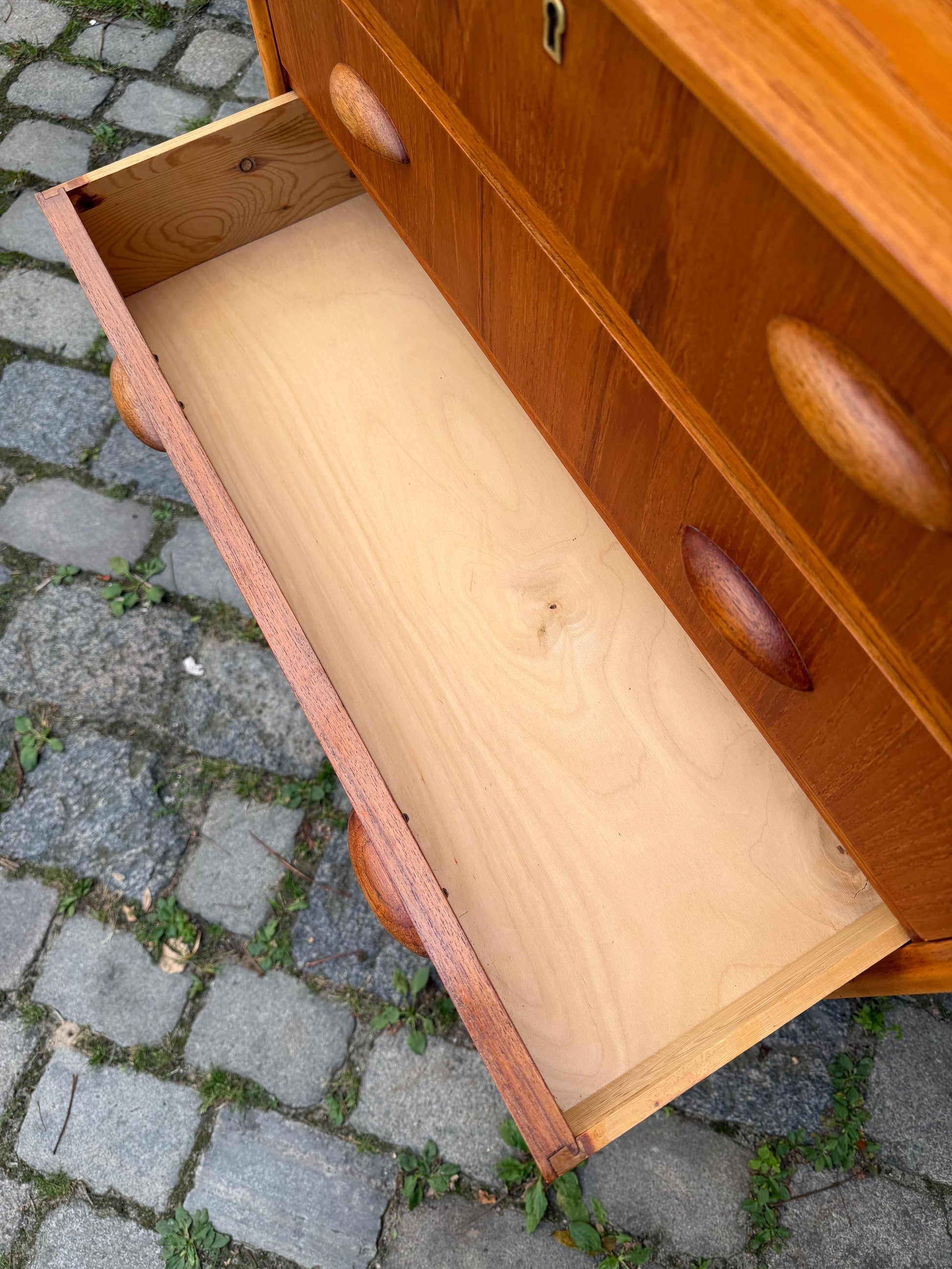 Vintage Kommode Teak mit Muschelgriffen aus Dänemark