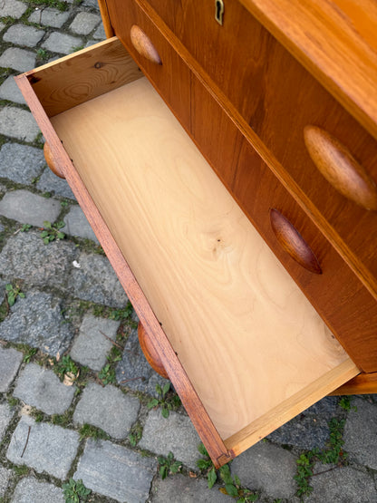 Vintage Kommode Teak mit Muschelgriffen aus Dänemark