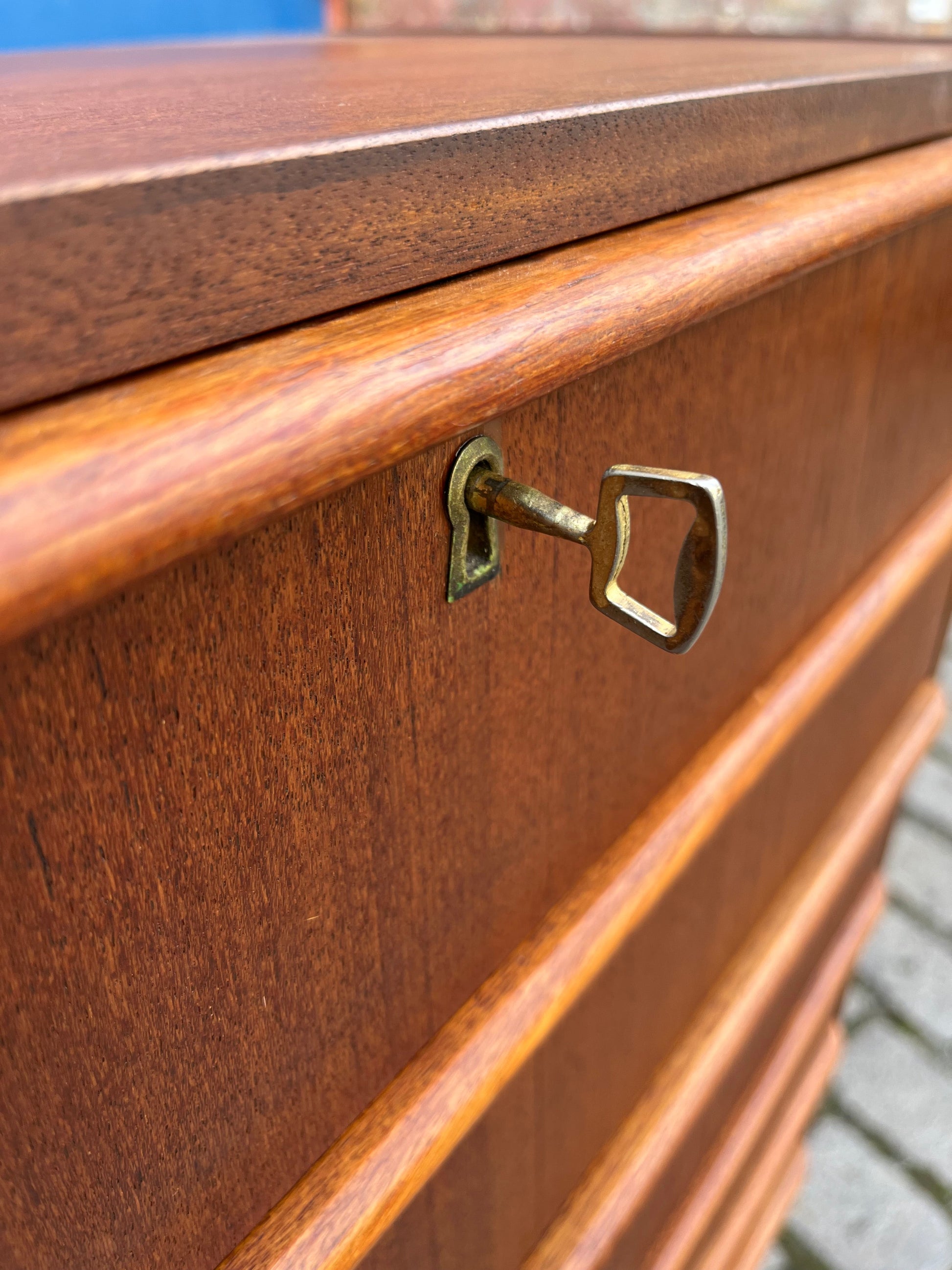 Vintage Kommode Teak mit Schloss aus Dänemark