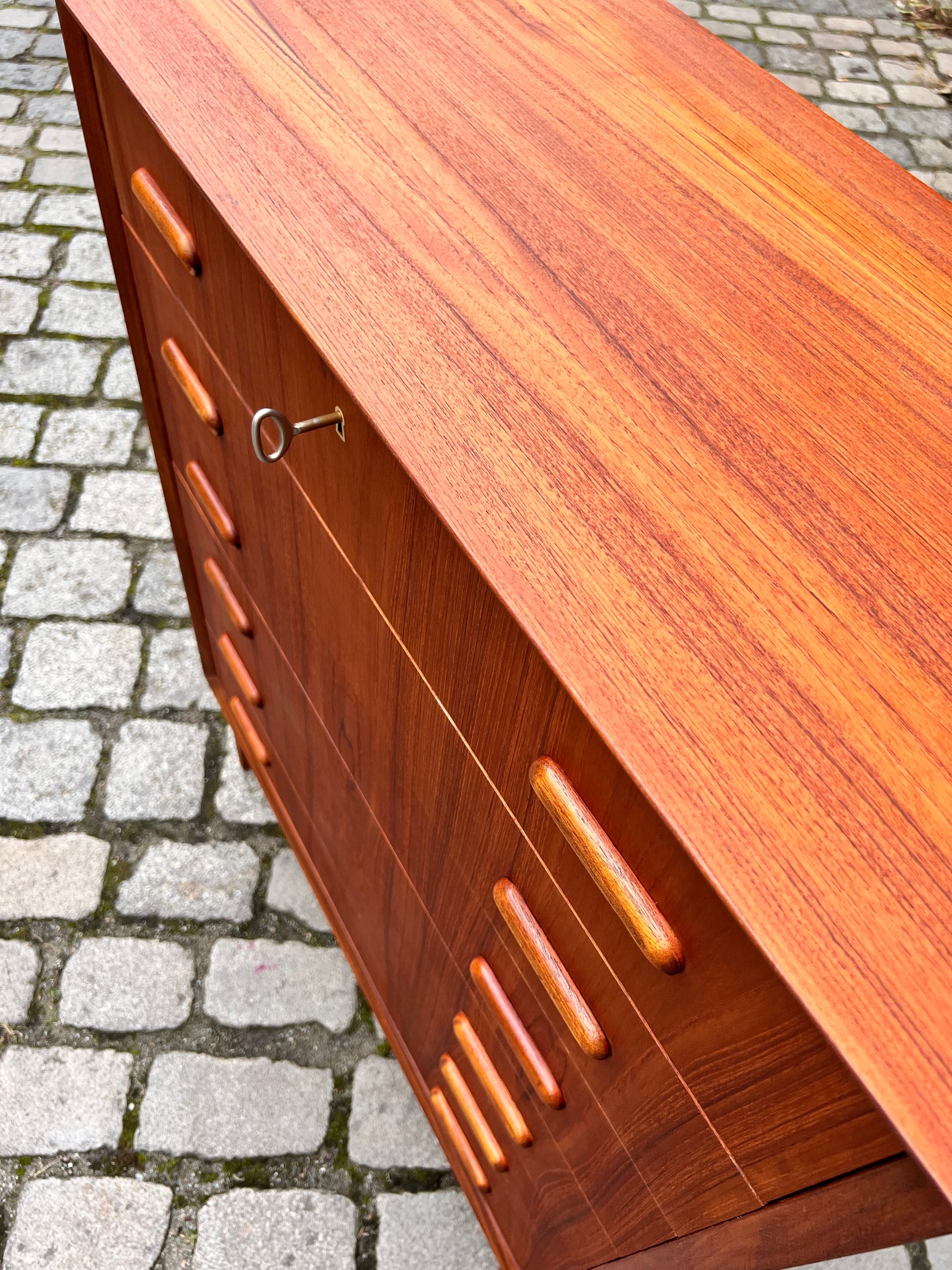 Vintage Kommode Teak mit Schloss aus Dänemark