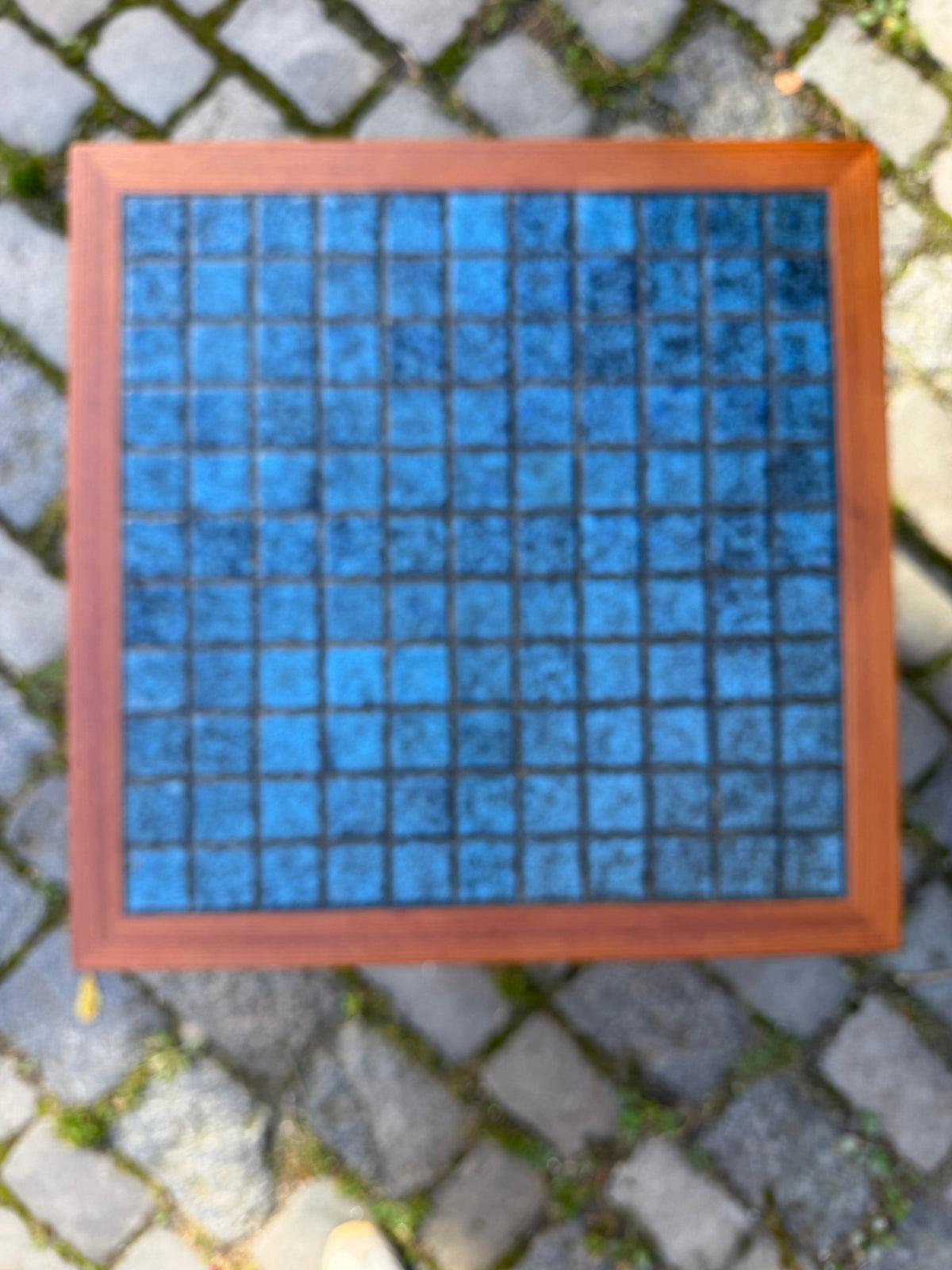 Quadratischer Beistelltisch Teak mit blauen Fliesen, Dänemark