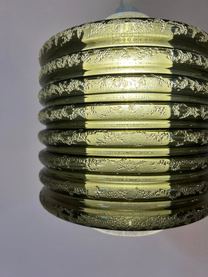 Vintage Hängelampe oliv weiß strukturiert mit zwei Glasschirmen