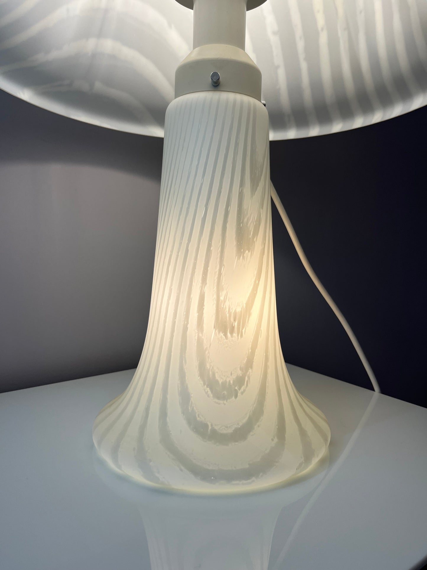 Vintage Pilzlampe von Peill+Putzler weiß Zebramuster