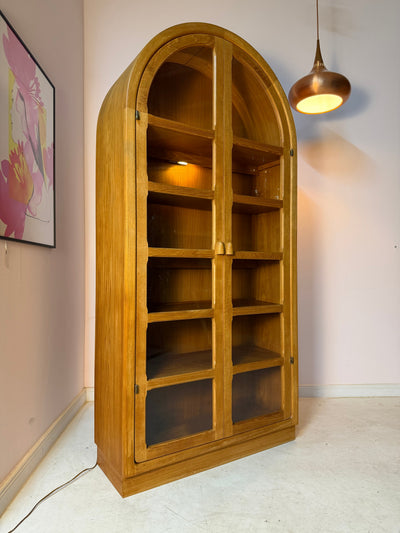 Rundbogen Vitrine Teak mit Beleuchtung von Dyrlund