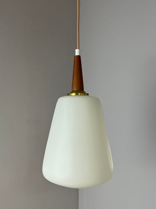 Vintage Hängelampe Opalglas Teak aus Dänemark