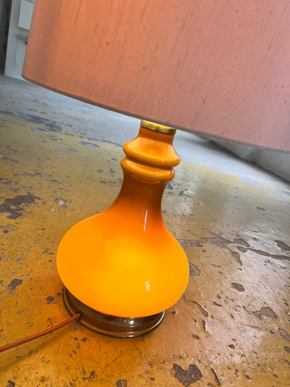 Hohe Tischlampe Glas und Seide