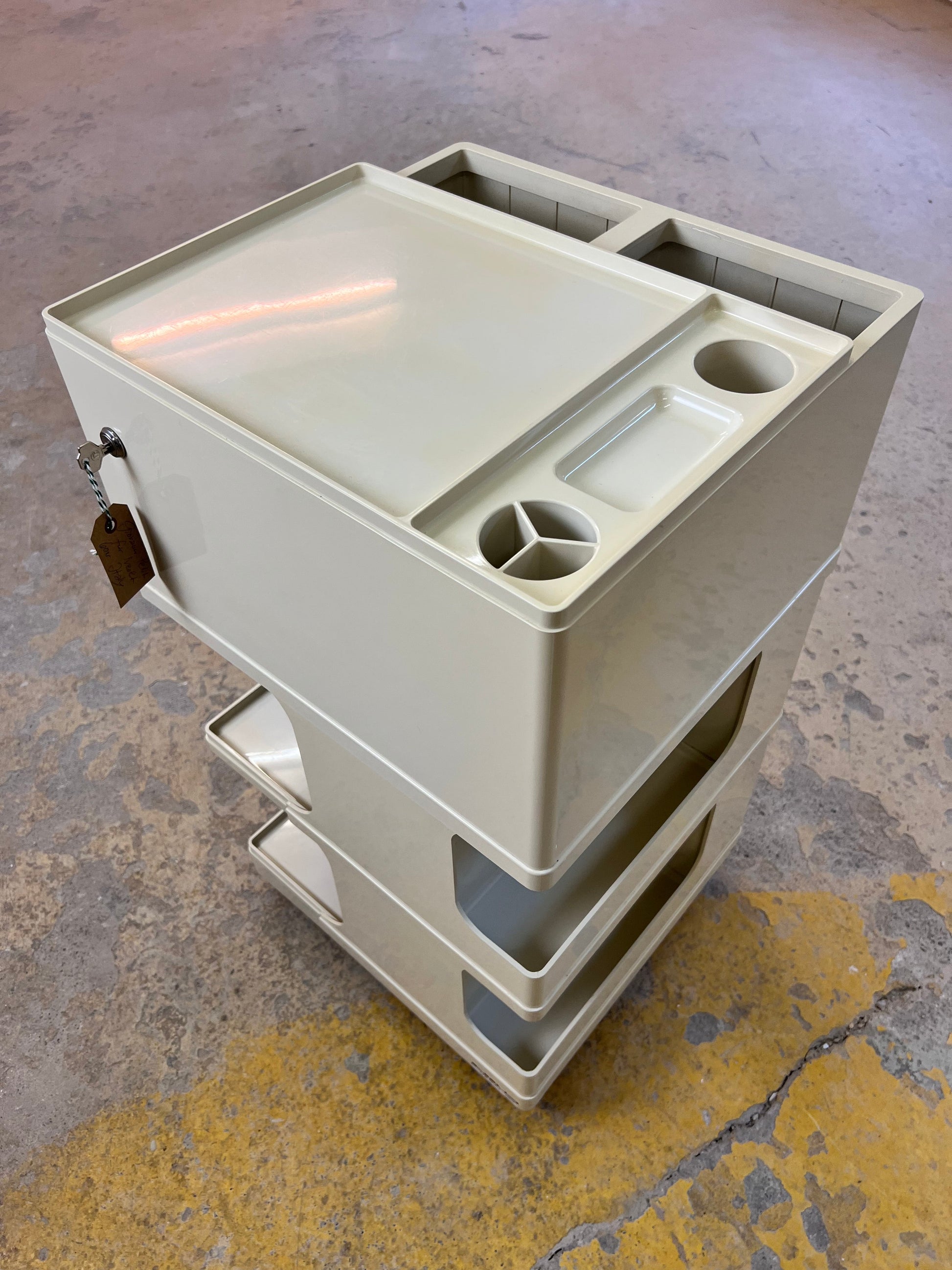 Vintage Rollwagen Stile von Giovanni Pelis für Neolt, cremeweiß, Schloss mit Schlüssel