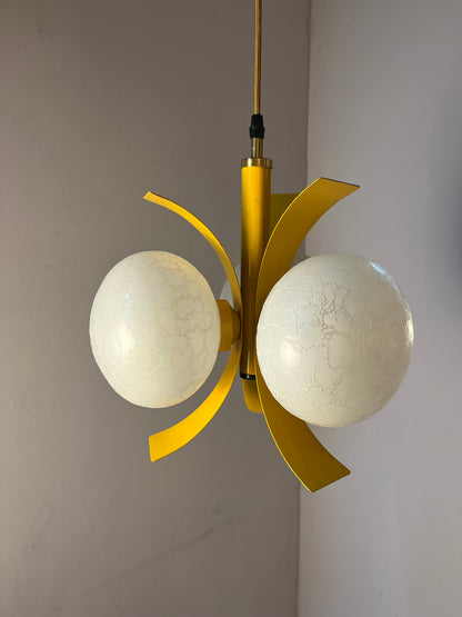 Vintage Hängelampe gelb weiß von Richard Essig für Pre-Loved ocker