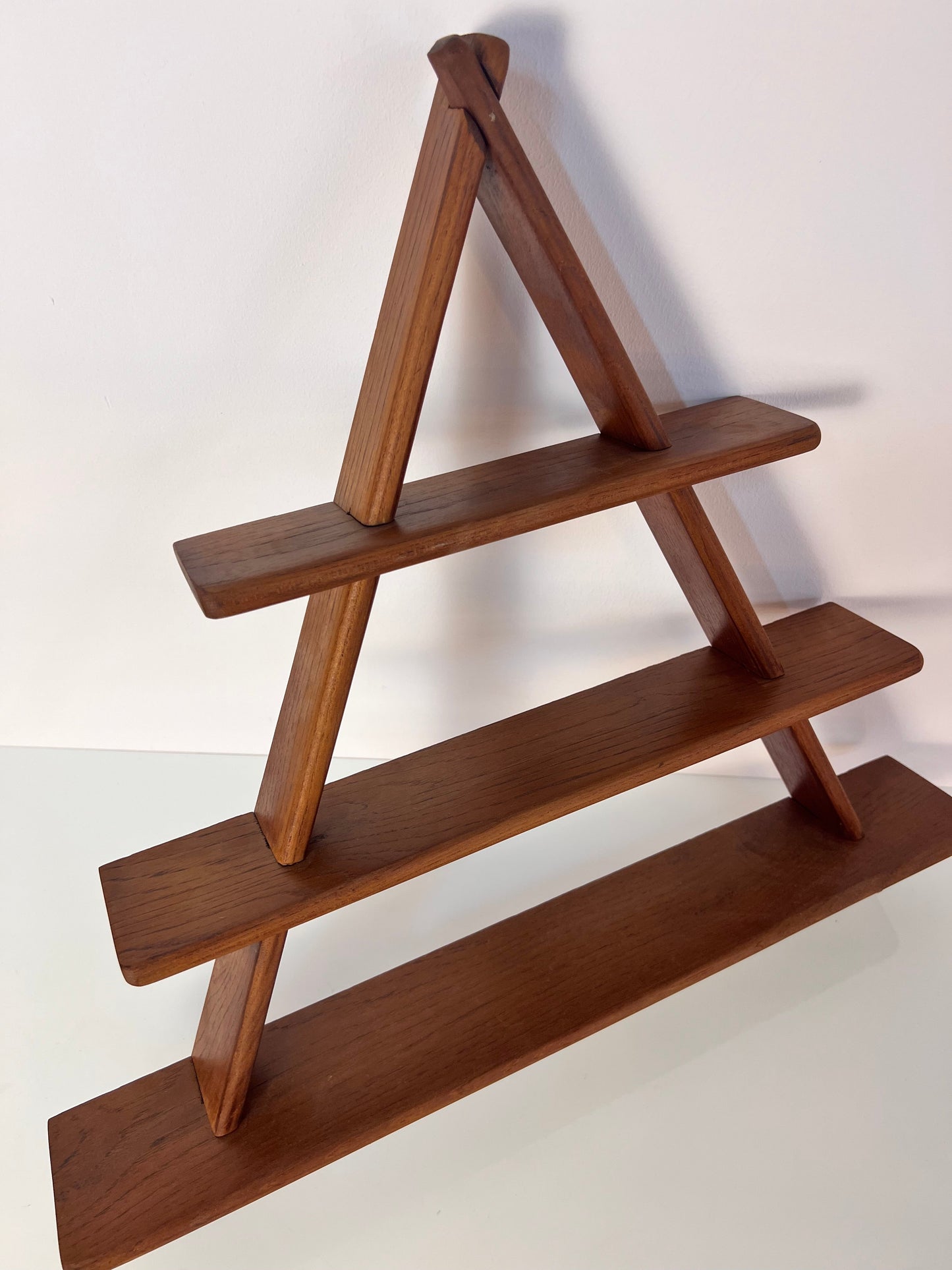 Vintage Wandregal Dreieck aus Teak aus Dänemark