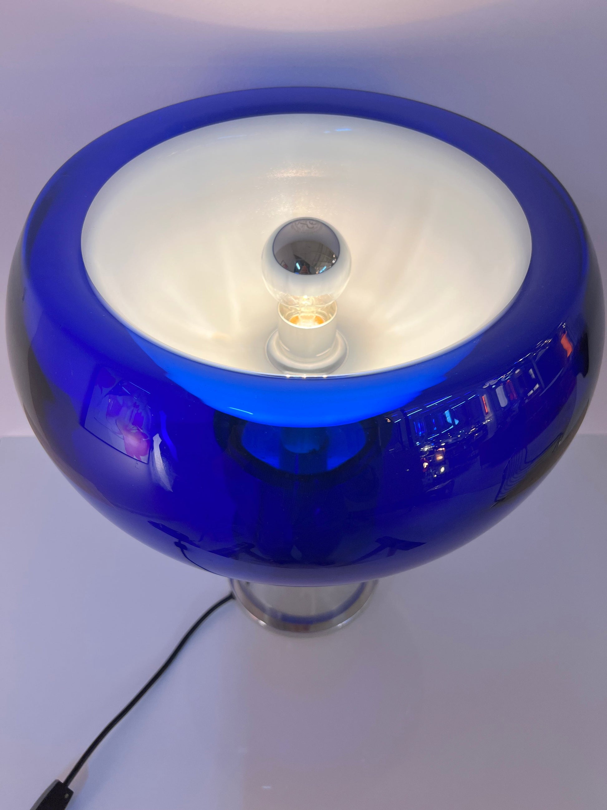 Vintage Tischlampe mit doppelwandigem Glasschirm in Königsblau von Doria