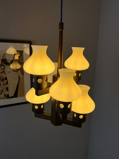 Vintage Kronleuchter dunkelbraun weiß Opalglas von Vitrika