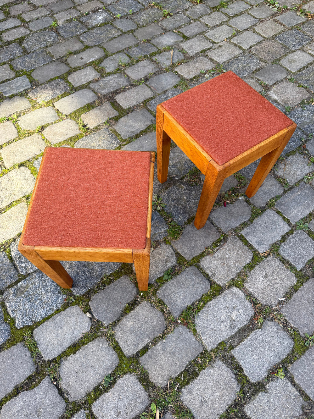 Hocker Eiche mit roter Sitzfläche, Dänemark