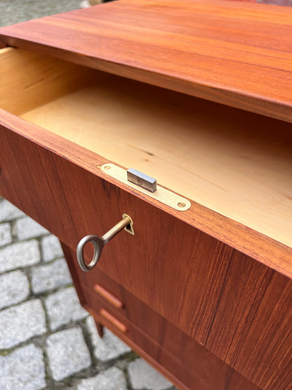 Vintage Kommode Teak mit Schloss aus Dänemark