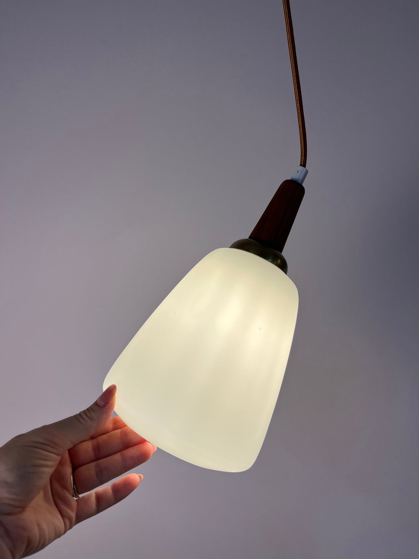 Vintage Hängelampe Opalglas mit Teak und Messing aus Dänemark