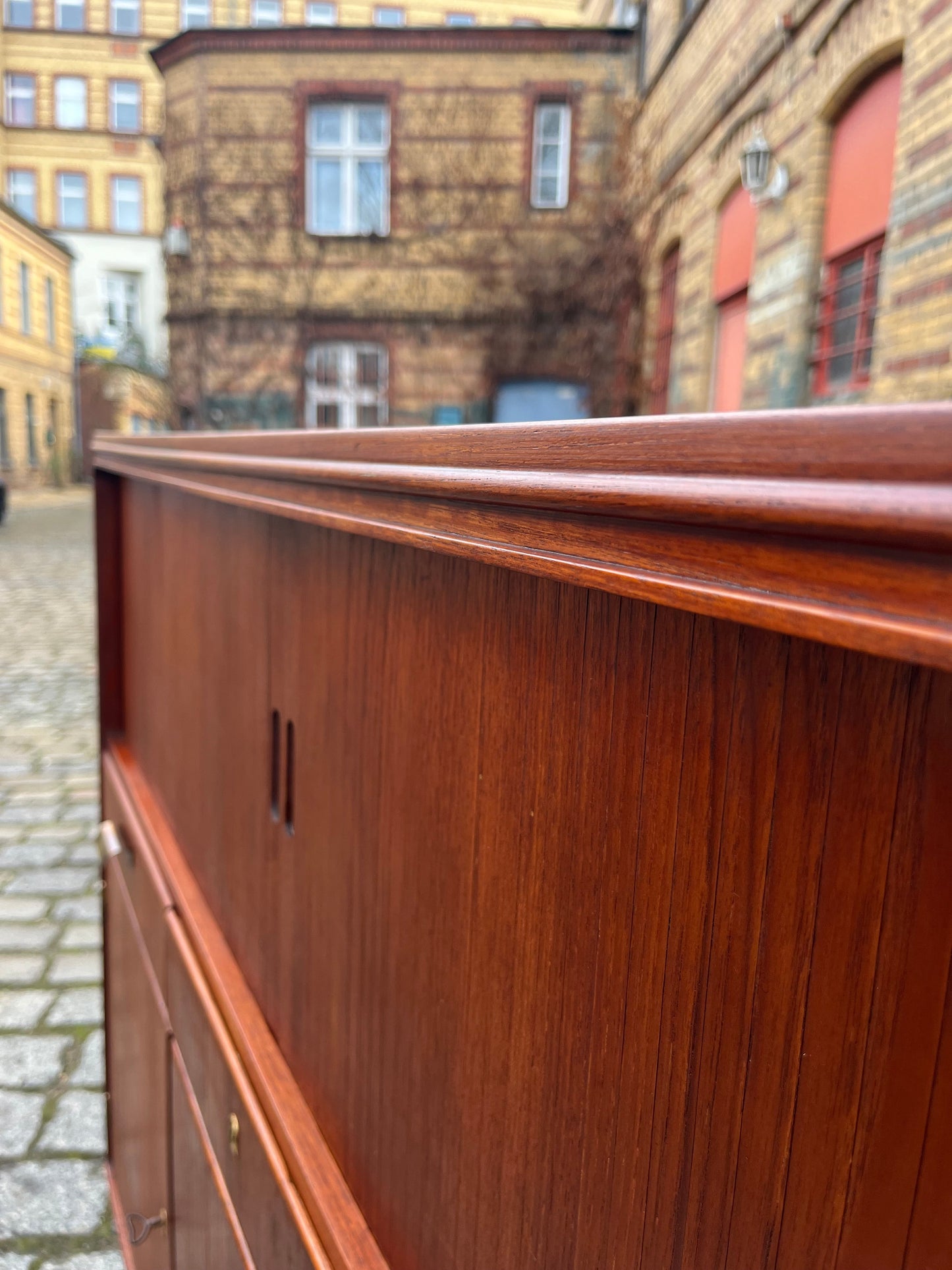 Vintage Highboard Teak mit Jalousietüren aus Dänemark