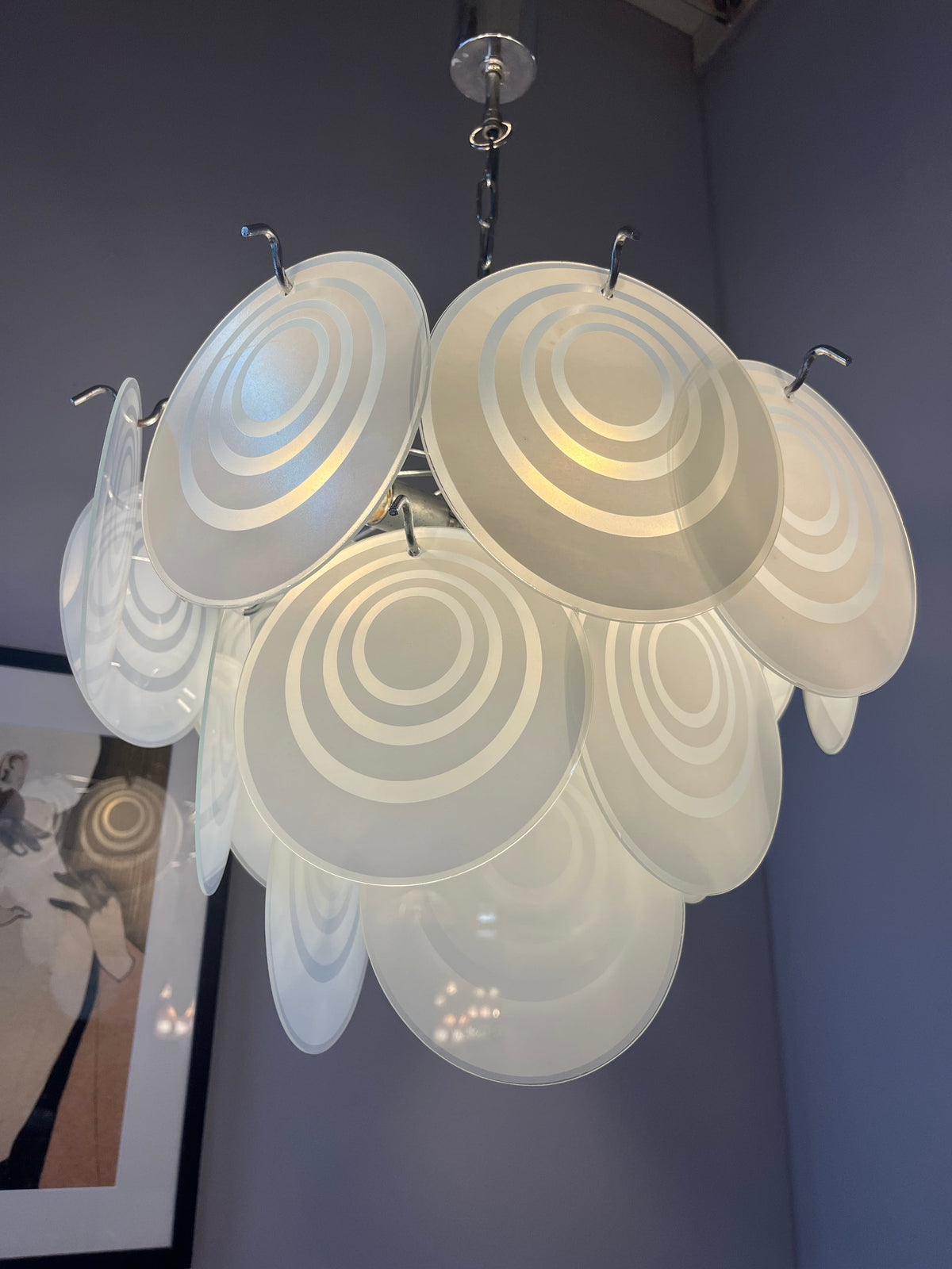 Vintage Kronleuchter weiß silber mit Glasscheiben von Vistosi inspiriert