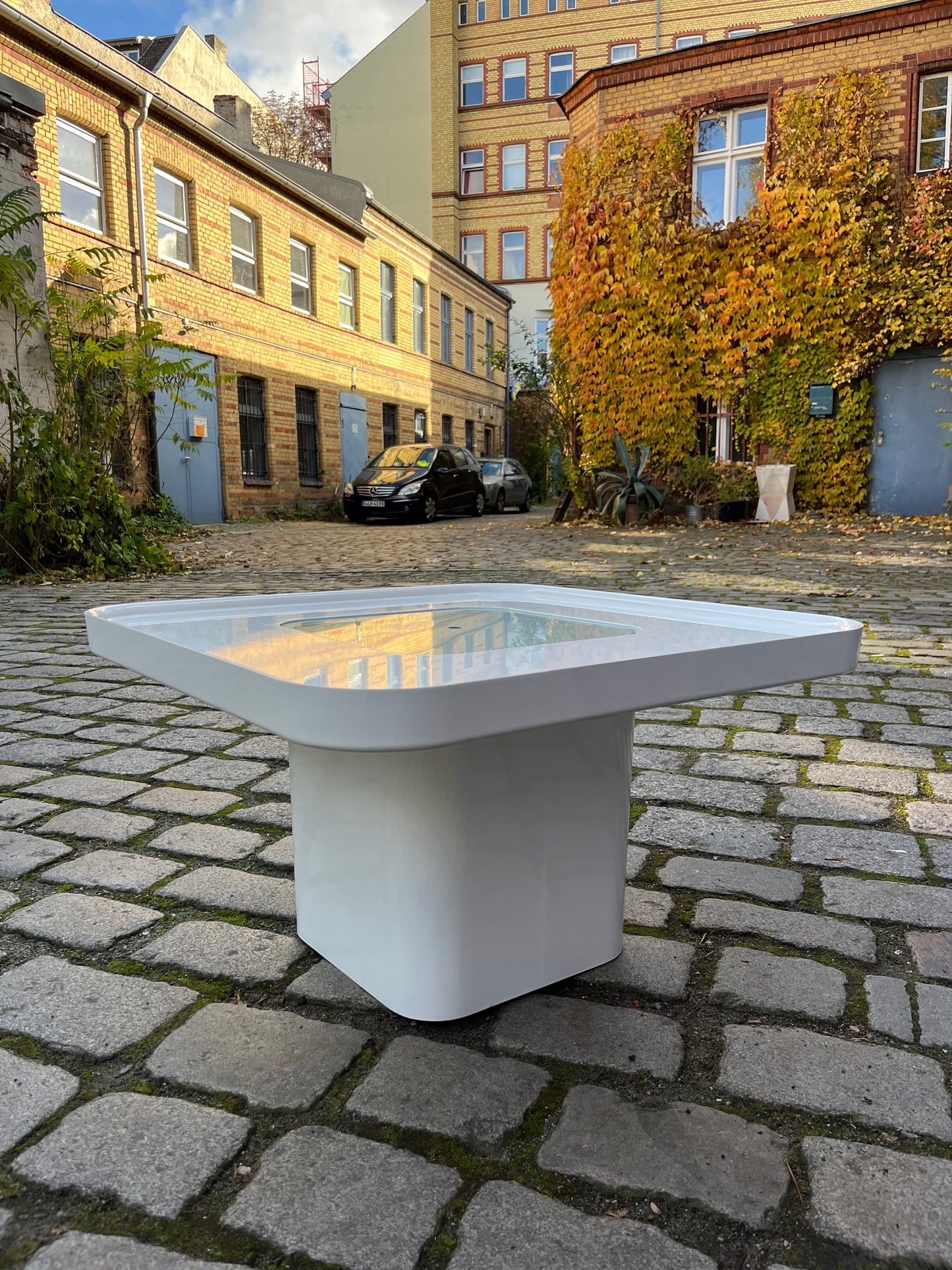 Couchtisch weiß Kunststoff Glas von Peter Ghyczy