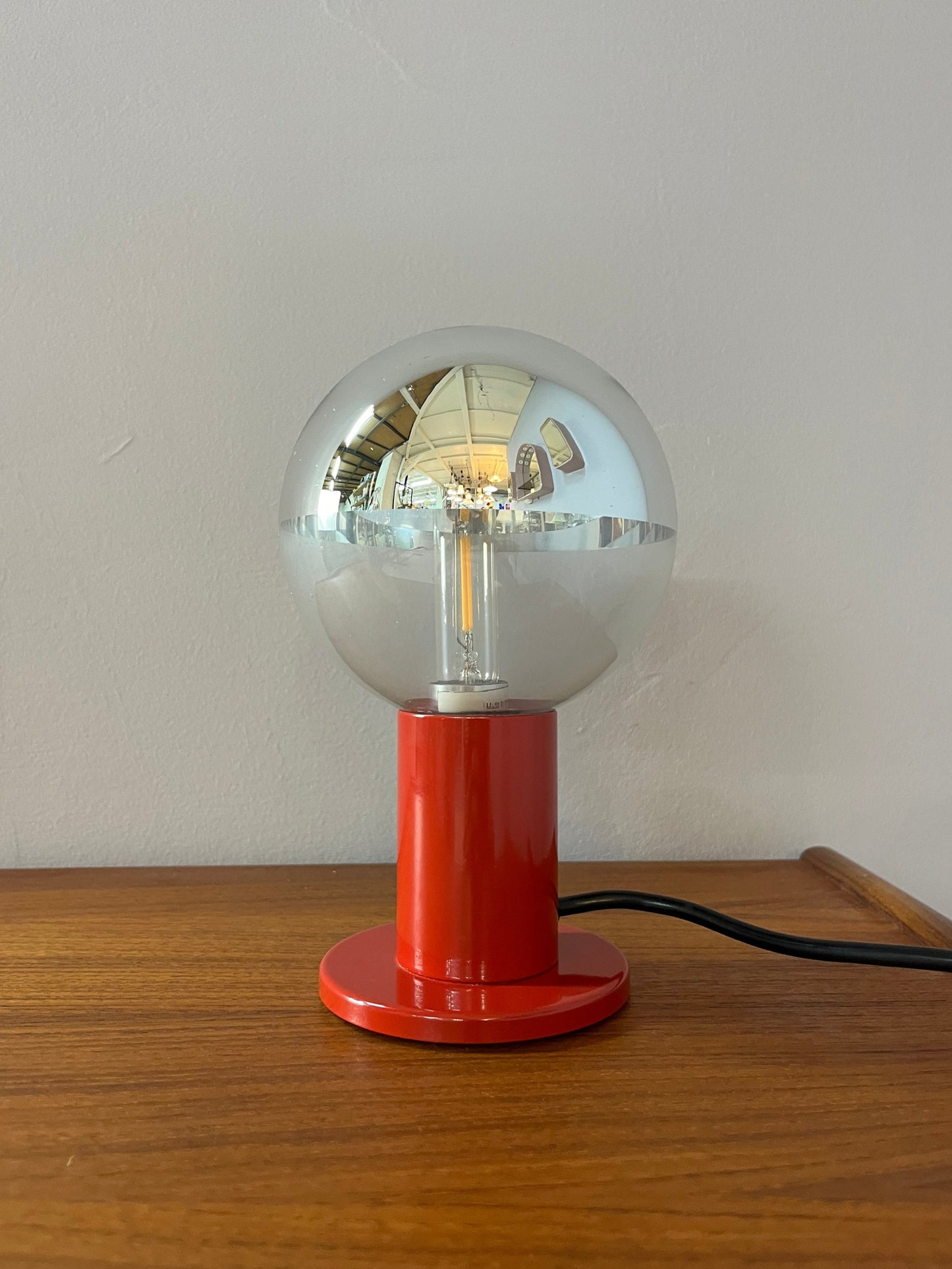Lampe de table Big Globe rouge par Motoko Ishii pour STAFF
