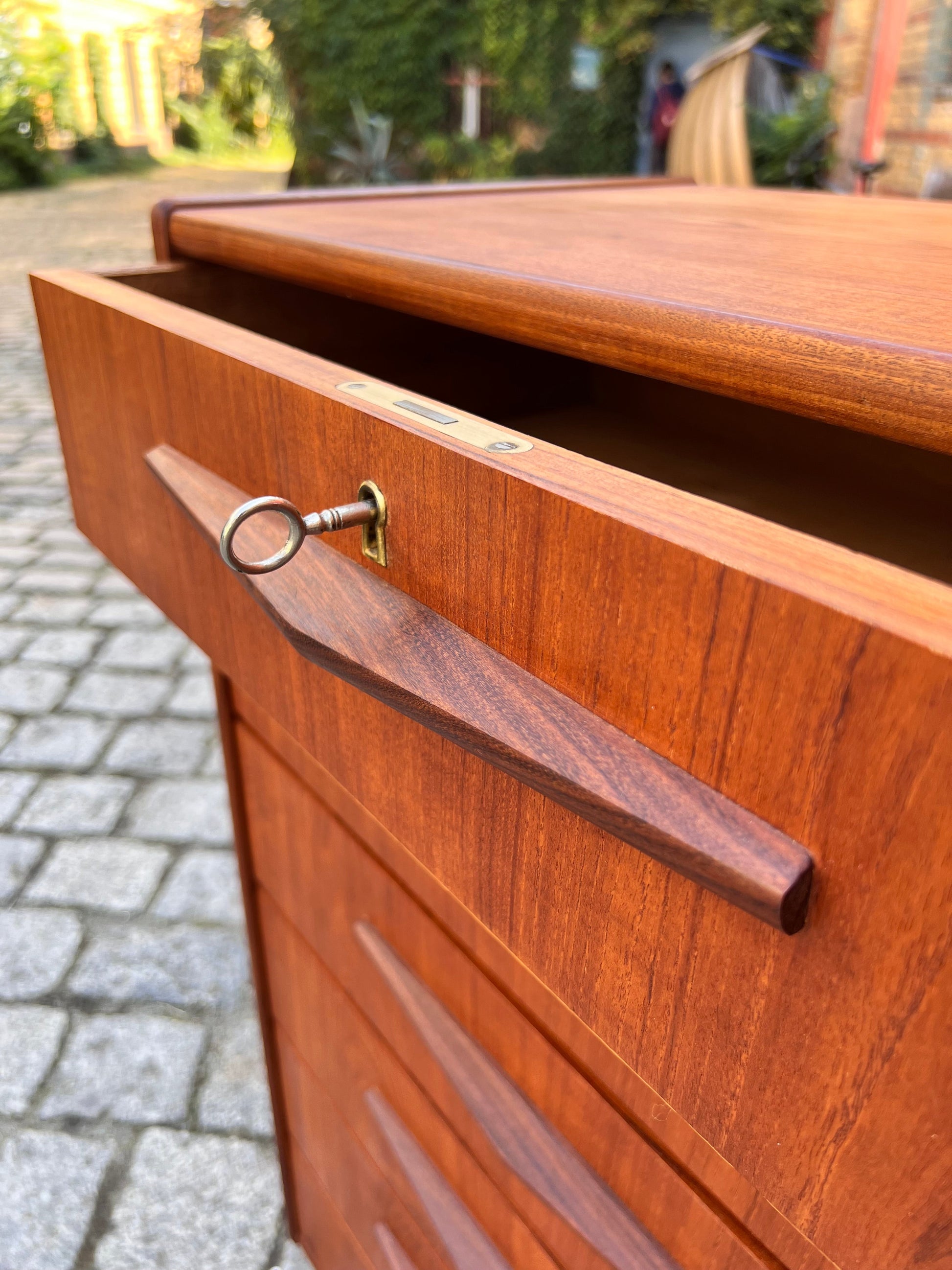 Vintage Kommode Teak mit Schloss aus Dänemark