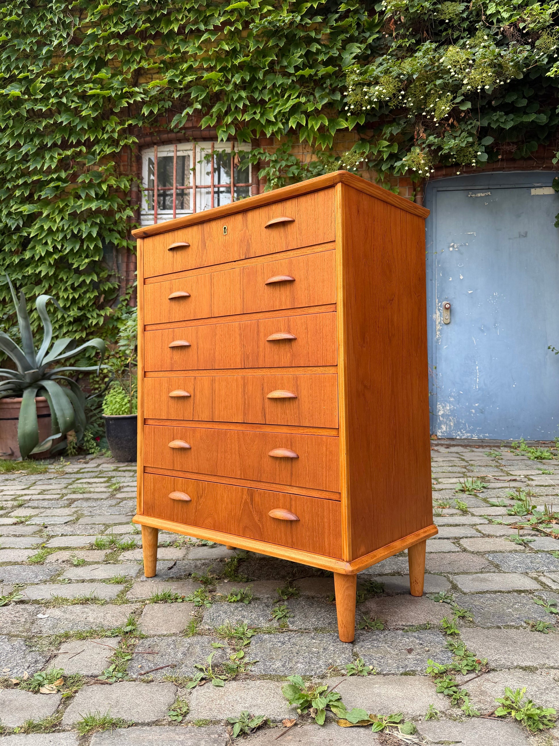 Vintage Kommode Teak mit Muschelgriffen aus Dänemark