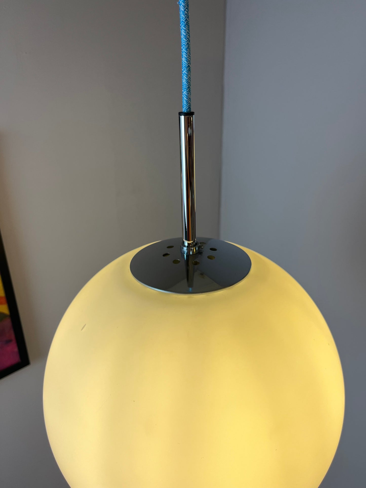 Vintage Kugellampe weiß Chrom von Glashütte Limburg