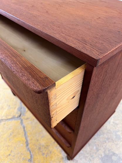Vintage Kommode Teak mit Schloss aus Dänemark