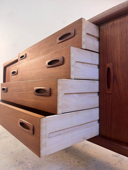Vintage Sideboard von H.P. Hansen für H.P. Hansen Teak