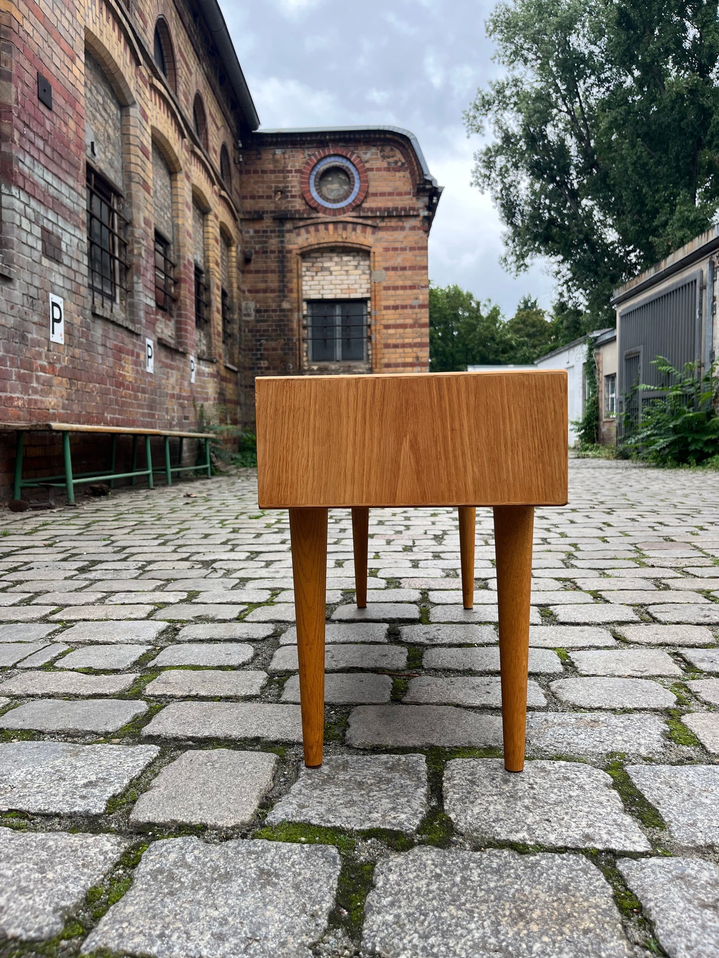 Lowboard Eiche mit Messinggriffen