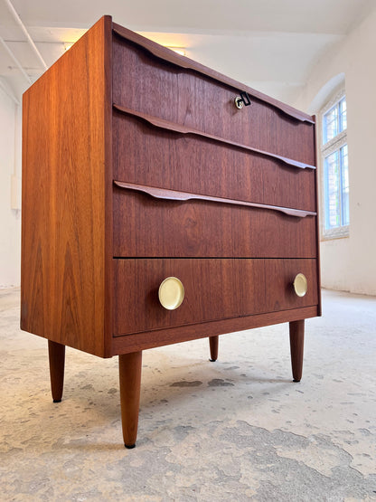 Vintage Kommode aus Dänemark, Teak, Holz und Messinggriffe, Schloss
