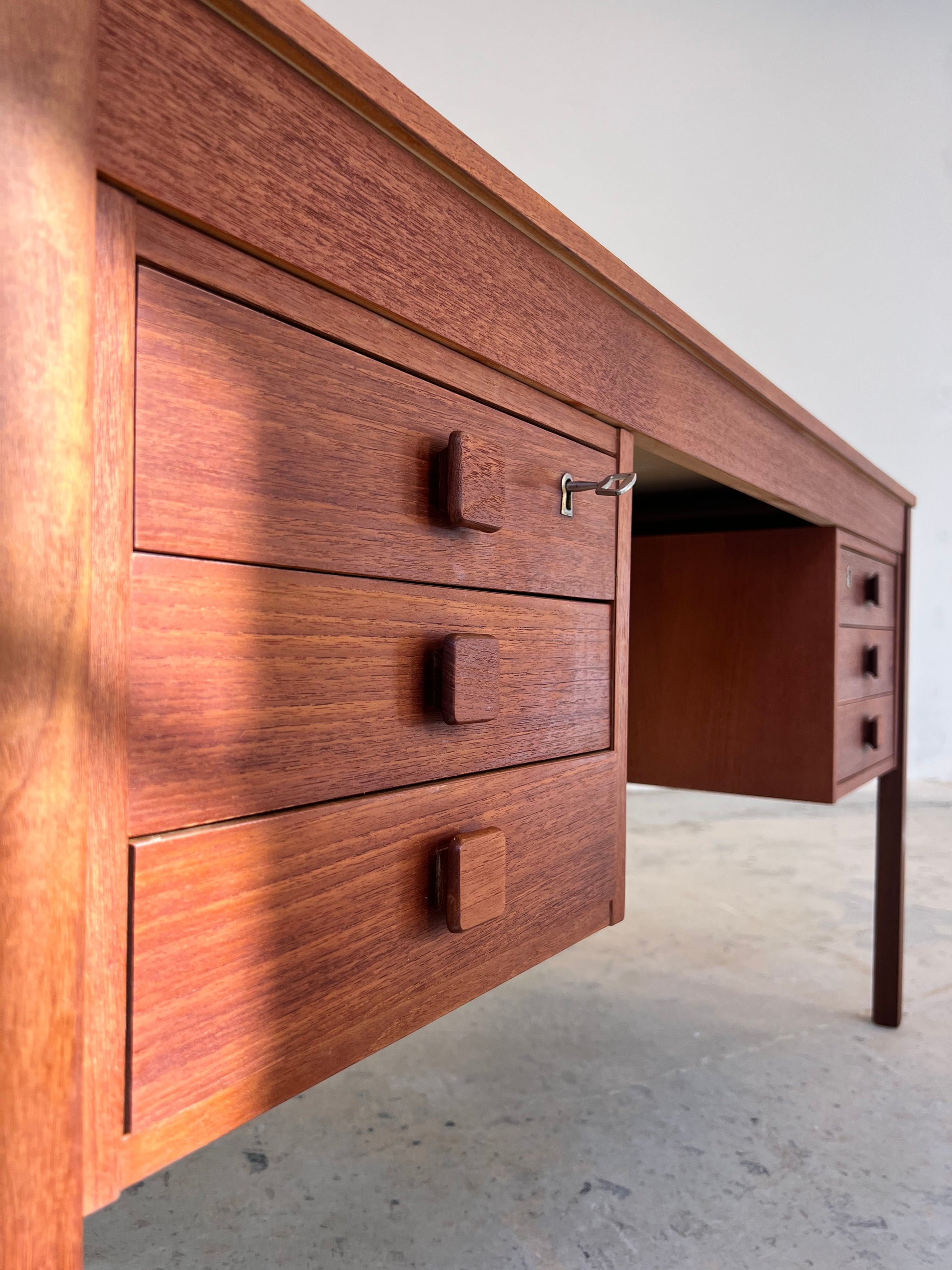Vintage Schreibtisch von Domino Møbler Teak