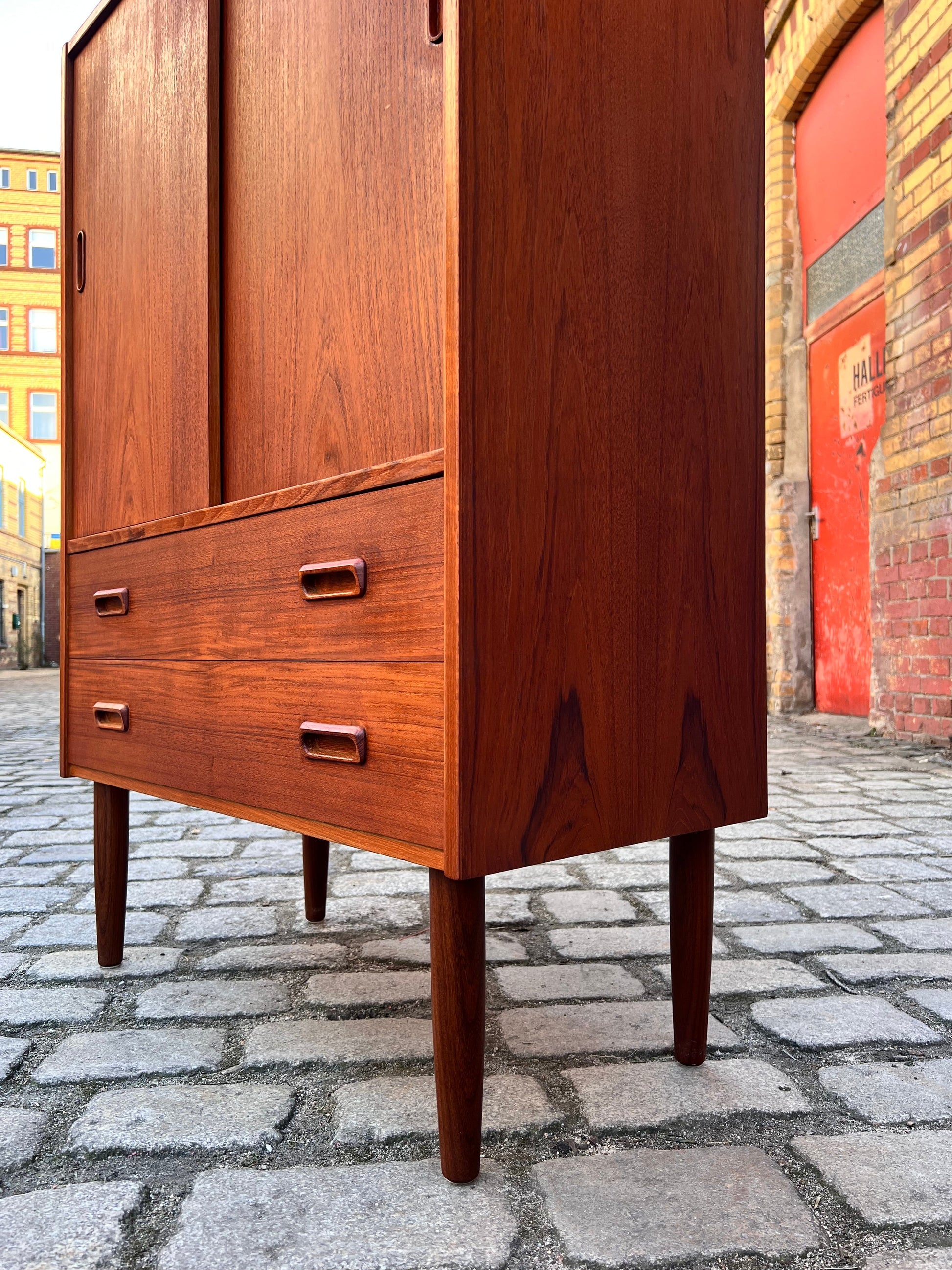Vintage Schrank Teak mit Schiebetüren und Schubladen aus Dänemark