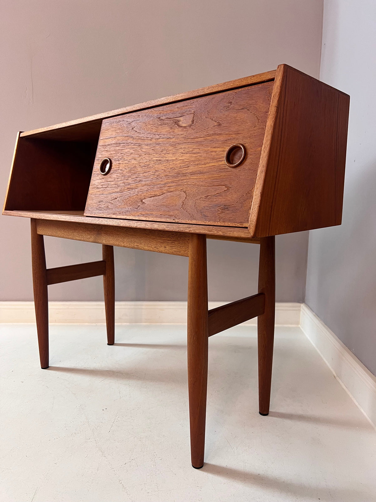 Commode vintage no. 31 Teck par Aksel Kjersgaard