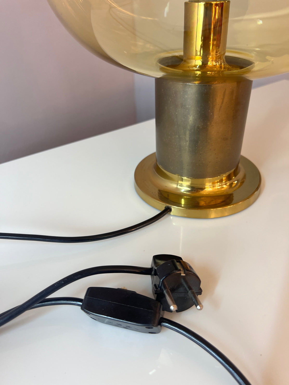 Lampe de table vintage en laiton et verre soufflé à la bouche