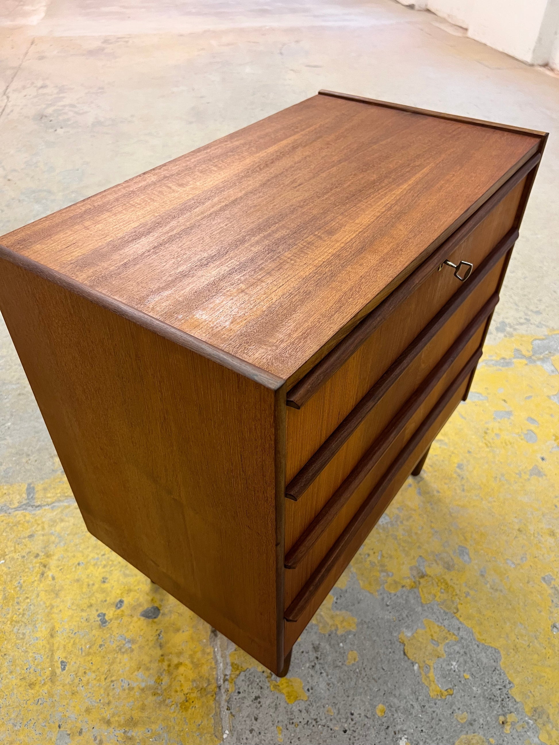 Vintage Kommode Teak mit Schloss aus Dänemark