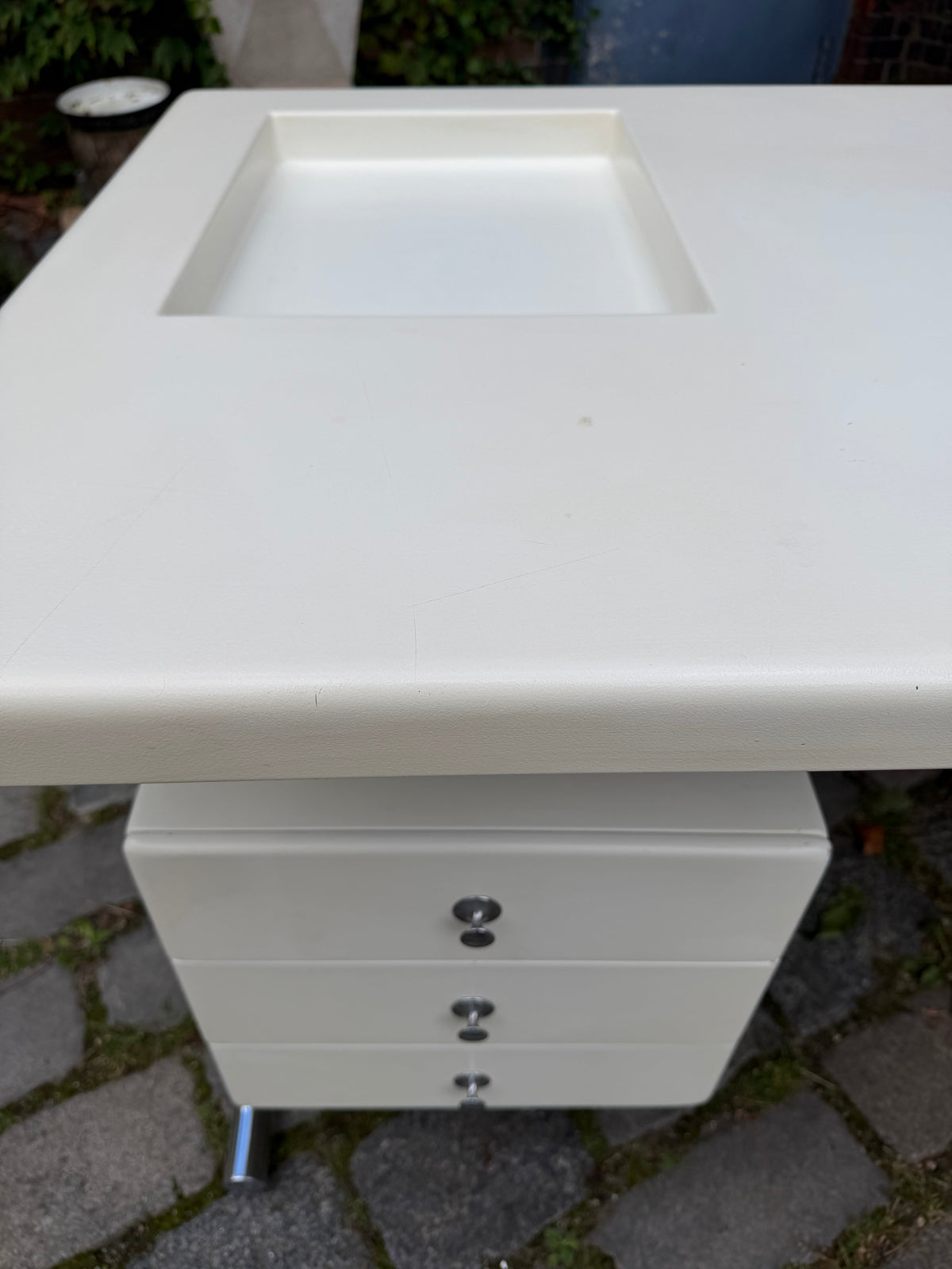 Vintage Schreibtisch Fiberglas und Chrom von 2 INN