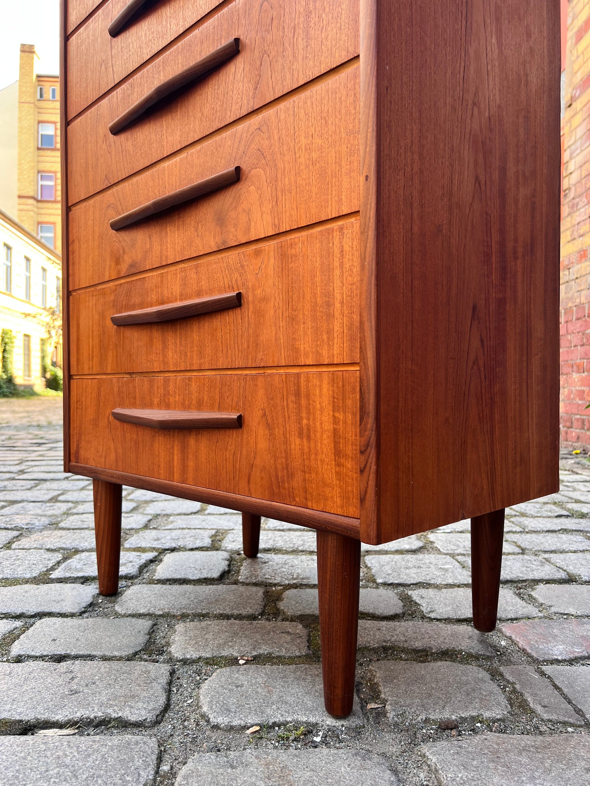 Vintage Kommode Teak mit Schloss aus Dänemark
