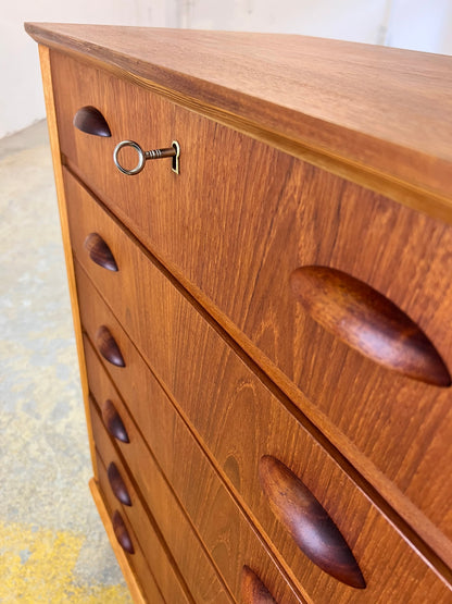 Vintage Kommode Teak mit Muschelgriffen
