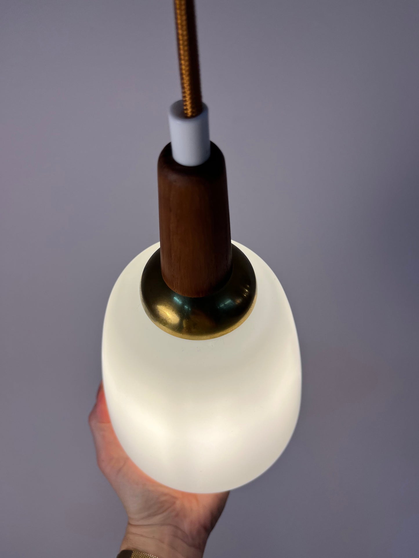 Vintage Hängelampe Opalglas mit Teak und Messing aus Dänemark