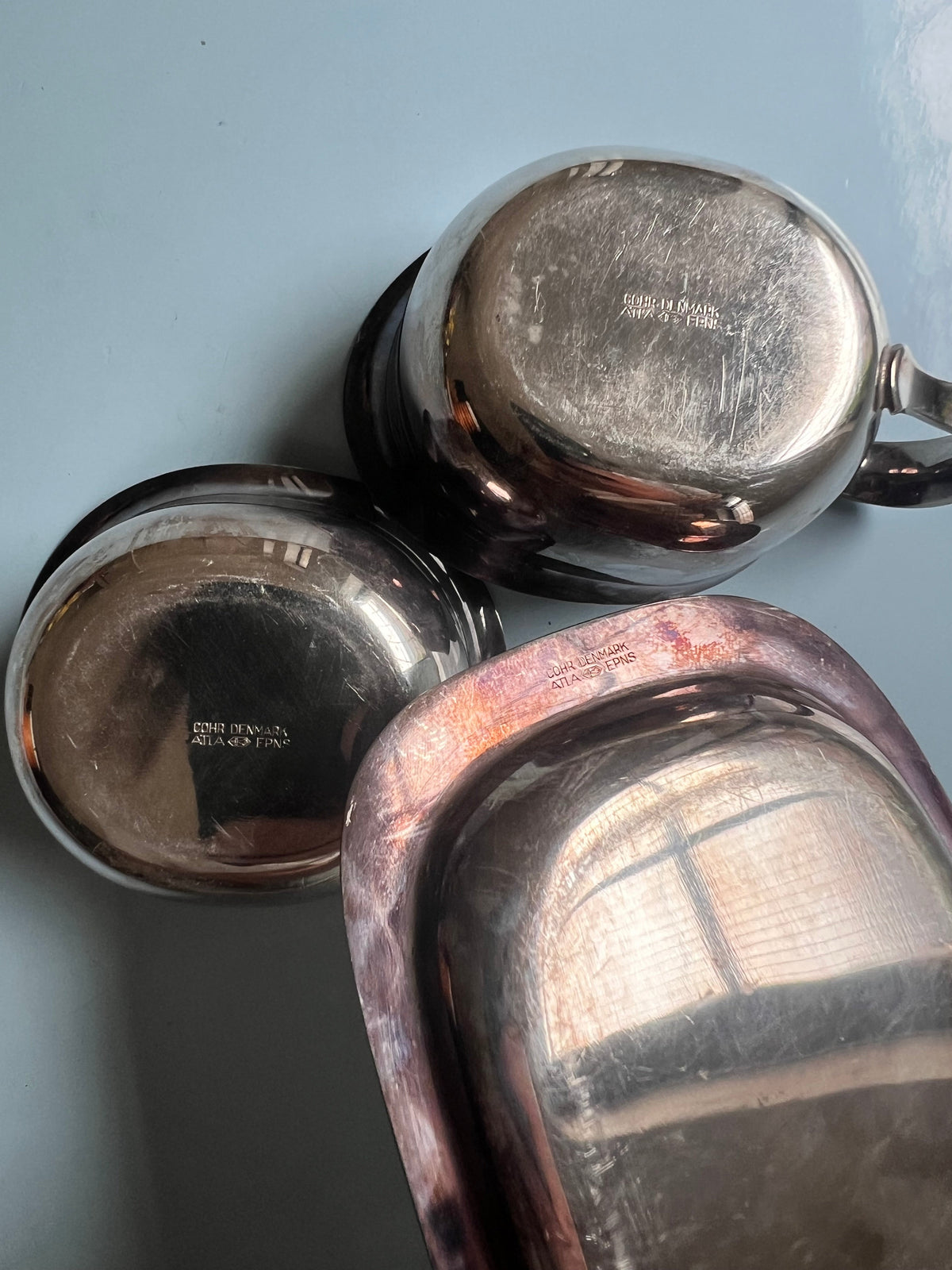 Sucrier et pot à lait vintage sur plateau par COHR Danemark Lot de 2