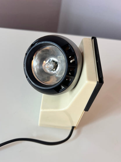 Tischlampe weiß silber mit Kugelkopf von Osram