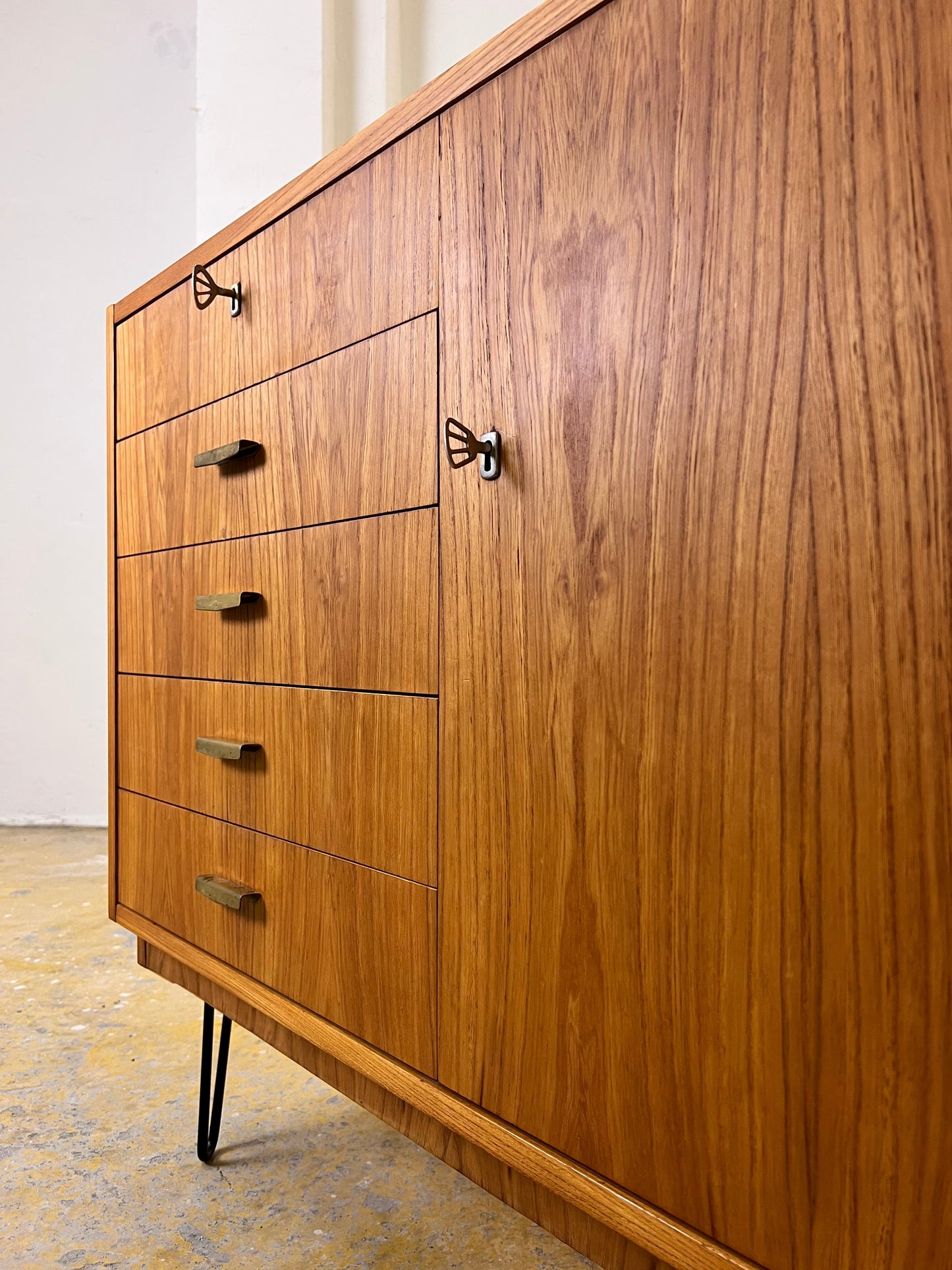 Vintage Kommode Typ 605 von Herbert Eilenberg für Hellerau mit Schubladen auf Hairpinlegs