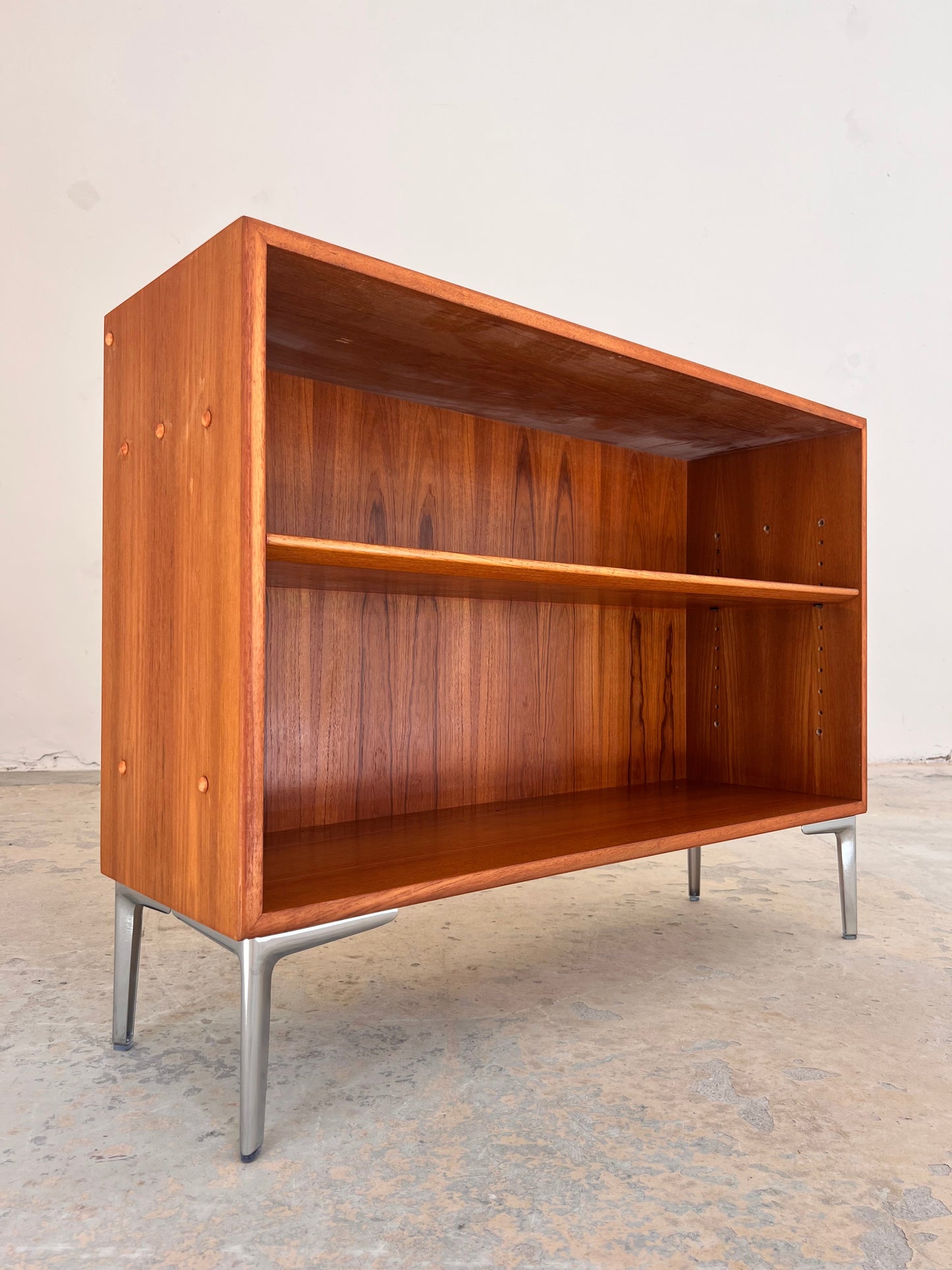 Vintage Teak Regal mit neuen Chromfüßen von Søborg Møbelfabrik